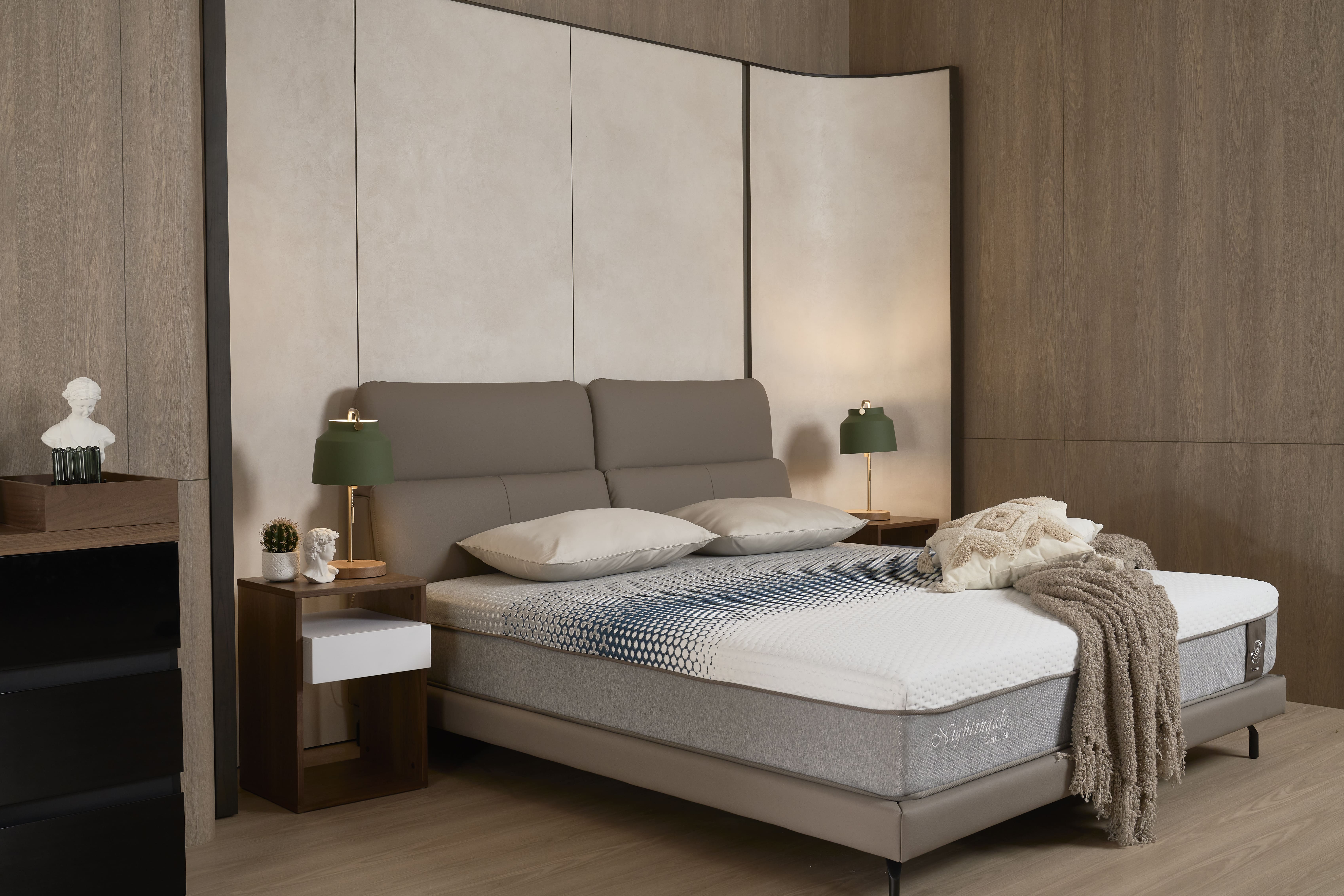 cellini cruise bedframe kulit elegan untuk kamar hotel